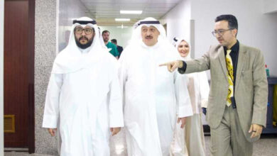 وزير الصحة الدكتور أحمد العوضي