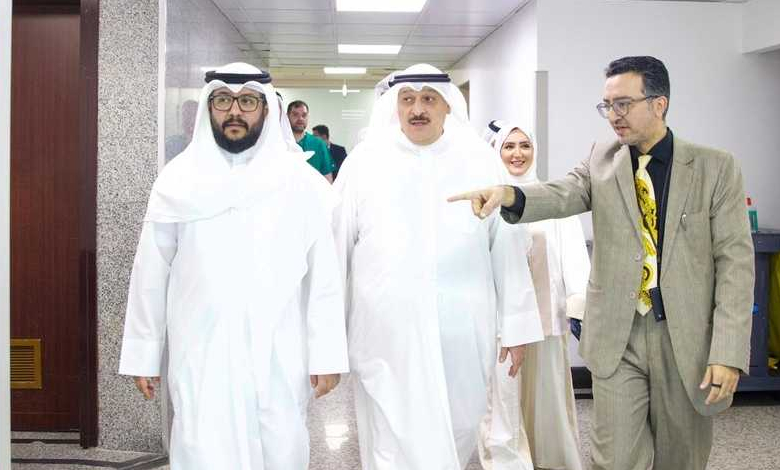 وزير الصحة الدكتور أحمد العوضي