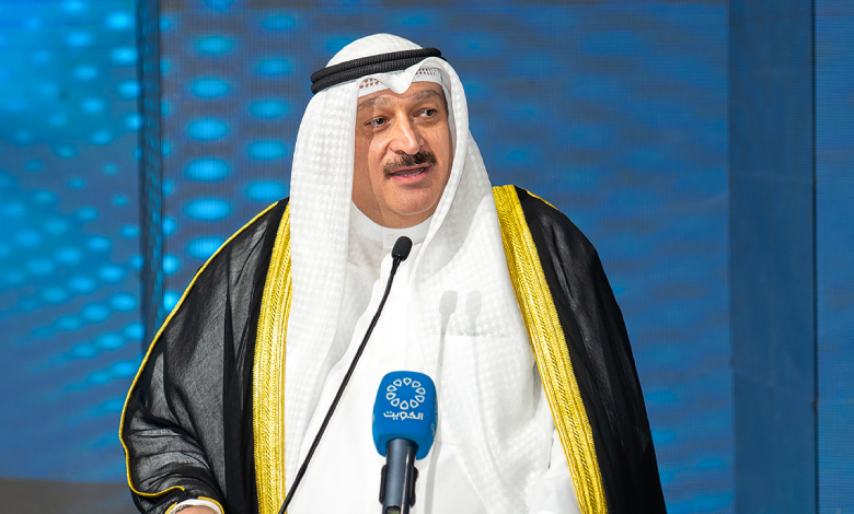 وزير الصحة الدكتور أحمد العوضي